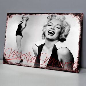 Marilyn Monroe Riendo Y En Traje De Baño