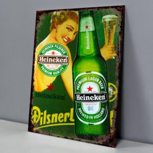 Heineken Premium Lager con Mujer y Botella Verde
