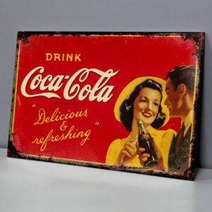 Coca-Cola Pareja con Sombrero Amarillo